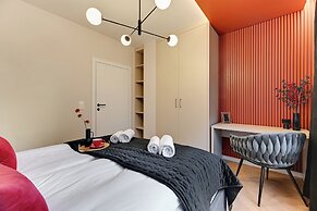 Doki Living - Foodhall & Parking by Downtown Apartments