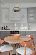 Doki Living - Foodhall & Parking by Downtown Apartments