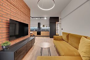 Doki Living - Foodhall & Parking by Downtown Apartments