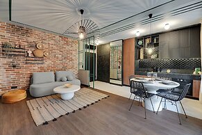 Doki Living - Foodhall & Parking by Downtown Apartments