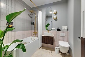 Doki Living - Foodhall & Parking by Downtown Apartments