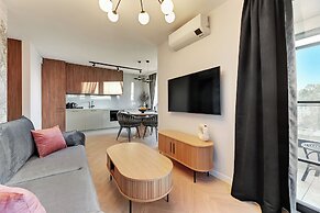 Doki Living - Foodhall & Parking by Downtown Apartments