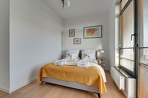 Doki Living - Foodhall & Parking by Downtown Apartments