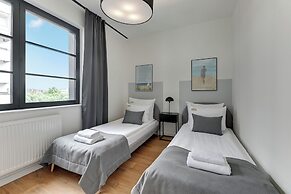 Doki Living - Foodhall & Parking by Downtown Apartments