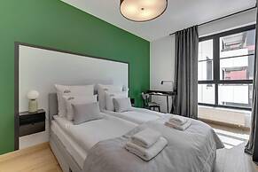 Doki Living - Foodhall & Parking by Downtown Apartments