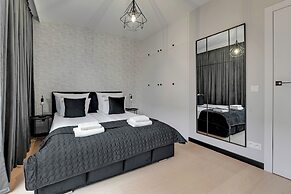 Doki Living - Foodhall & Parking by Downtown Apartments