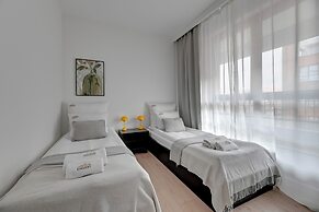 Doki Living - Foodhall & Parking by Downtown Apartments