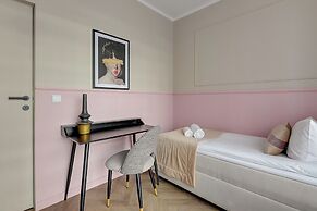 Doki Living - Foodhall & Parking by Downtown Apartments