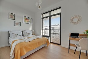 Doki Living - Foodhall & Parking by Downtown Apartments