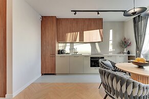 Doki Living - Foodhall & Parking by Downtown Apartments