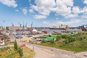 Doki Living - Foodhall & Parking by Downtown Apartments