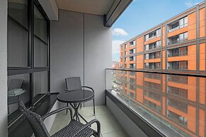 Doki Living - Foodhall & Parking by Downtown Apartments