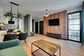 Doki Living - Foodhall & Parking by Downtown Apartments