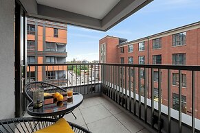 Doki Living - Foodhall & Parking by Downtown Apartments