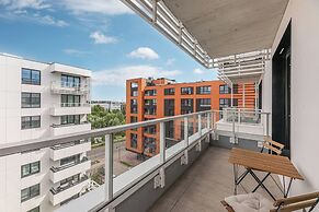 Doki Living - Foodhall & Parking by Downtown Apartments