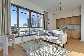 Doki Living - Foodhall & Parking by Downtown Apartments