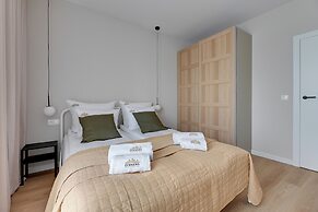 Doki Living - Foodhall & Parking by Downtown Apartments