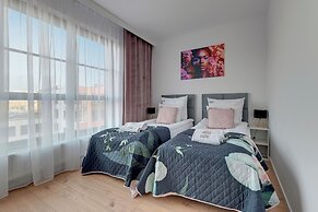 Doki Living - Foodhall & Parking by Downtown Apartments