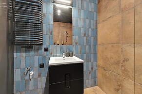 Doki Living - Foodhall & Parking by Downtown Apartments