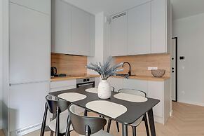 Doki Living - Foodhall & Parking by Downtown Apartments