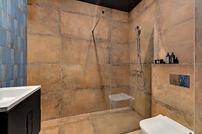 Doki Living - Foodhall & Parking by Downtown Apartments