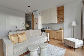 Doki Living - Foodhall & Parking by Downtown Apartments