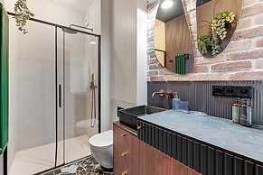 Doki Living - Foodhall & Parking by Downtown Apartments