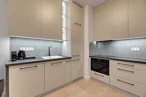 Doki Living - Foodhall & Parking by Downtown Apartments