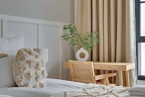 Doki Living - Foodhall & Parking by Downtown Apartments