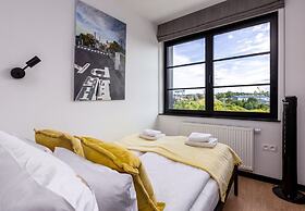 Doki Living - Foodhall & Parking by Downtown Apartments