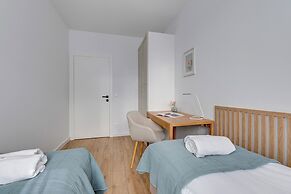 Doki Living - Foodhall & Parking by Downtown Apartments