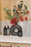 Doki Living - Foodhall & Parking by Downtown Apartments