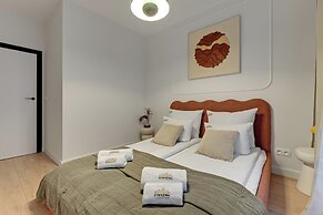 Doki Living - Foodhall & Parking by Downtown Apartments