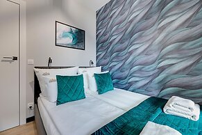 Doki Living - Foodhall & Parking by Downtown Apartments