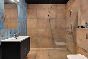 Doki Living - Foodhall & Parking by Downtown Apartments