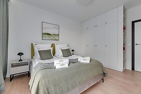 Doki Living - Foodhall & Parking by Downtown Apartments