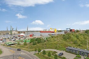 Doki Living - Foodhall & Parking by Downtown Apartments