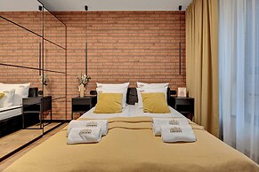 Doki Living - Foodhall & Parking by Downtown Apartments