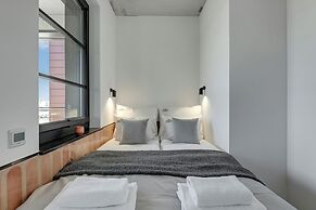 Doki Living - Foodhall & Parking by Downtown Apartments