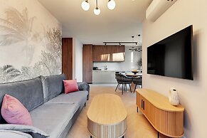 Doki Living - Foodhall & Parking by Downtown Apartments