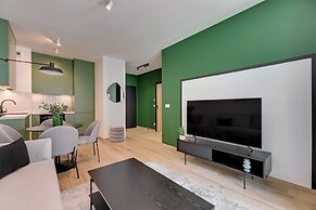 Doki Living - Foodhall & Parking by Downtown Apartments