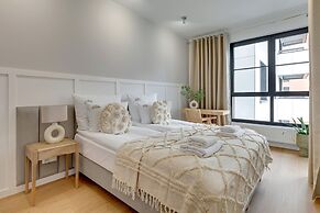 Doki Living - Foodhall & Parking by Downtown Apartments