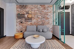 Doki Living - Foodhall & Parking by Downtown Apartments