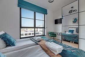 Doki Living - Foodhall & Parking by Downtown Apartments