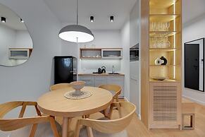 Doki Living - Foodhall & Parking by Downtown Apartments