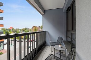 Doki Living - Foodhall & Parking by Downtown Apartments