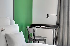 Doki Living - Foodhall & Parking by Downtown Apartments