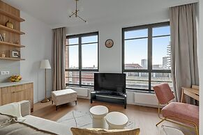 Doki Living - Foodhall & Parking by Downtown Apartments