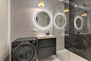 Doki Living - Foodhall & Parking by Downtown Apartments