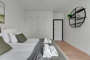 Doki Living - Foodhall & Parking by Downtown Apartments